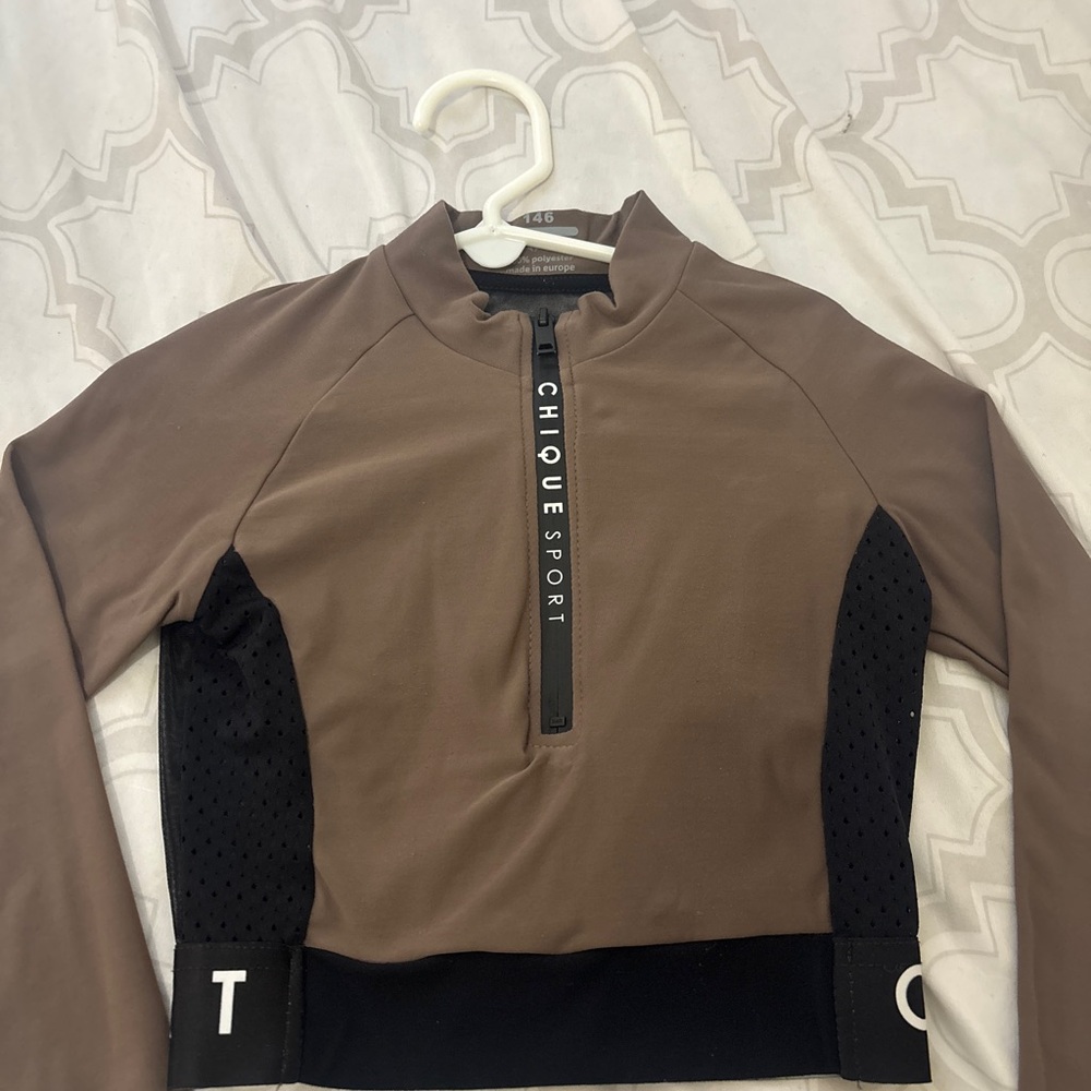 Chique sport cropped half zip